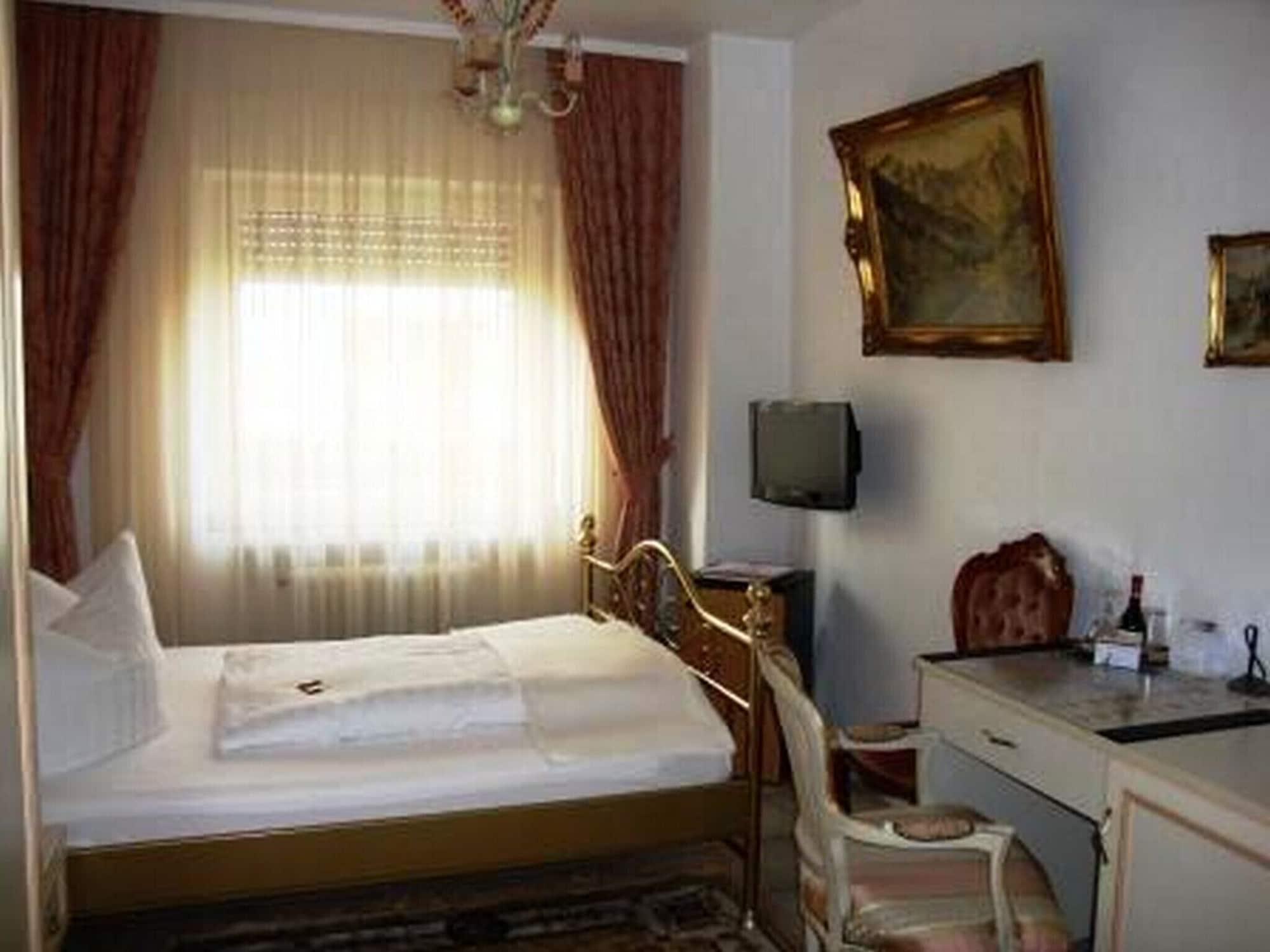Haus Mooren, Hotel Garni Dusseldorf Luaran gambar
