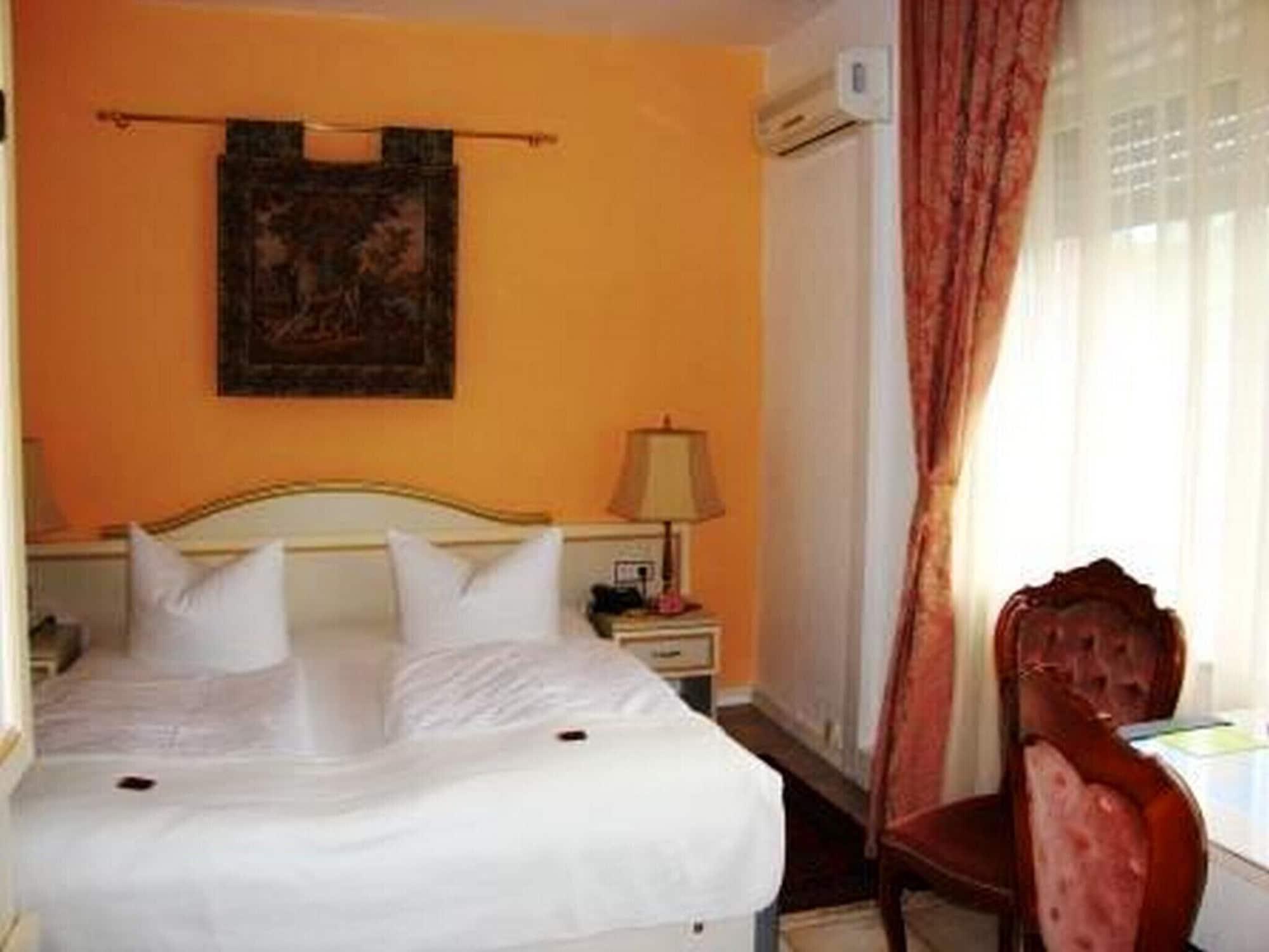 Haus Mooren, Hotel Garni Dusseldorf Luaran gambar