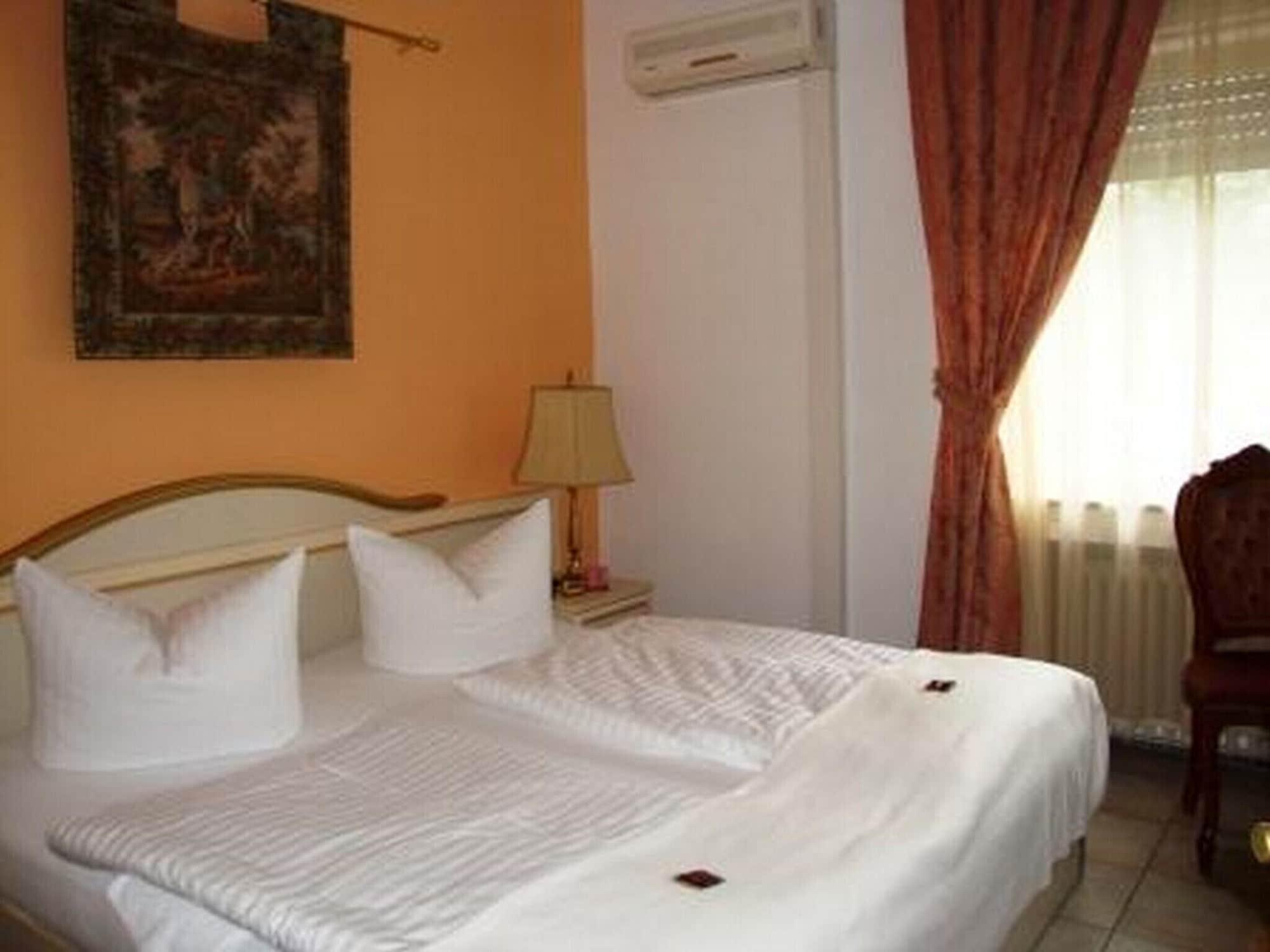 Haus Mooren, Hotel Garni Dusseldorf Luaran gambar