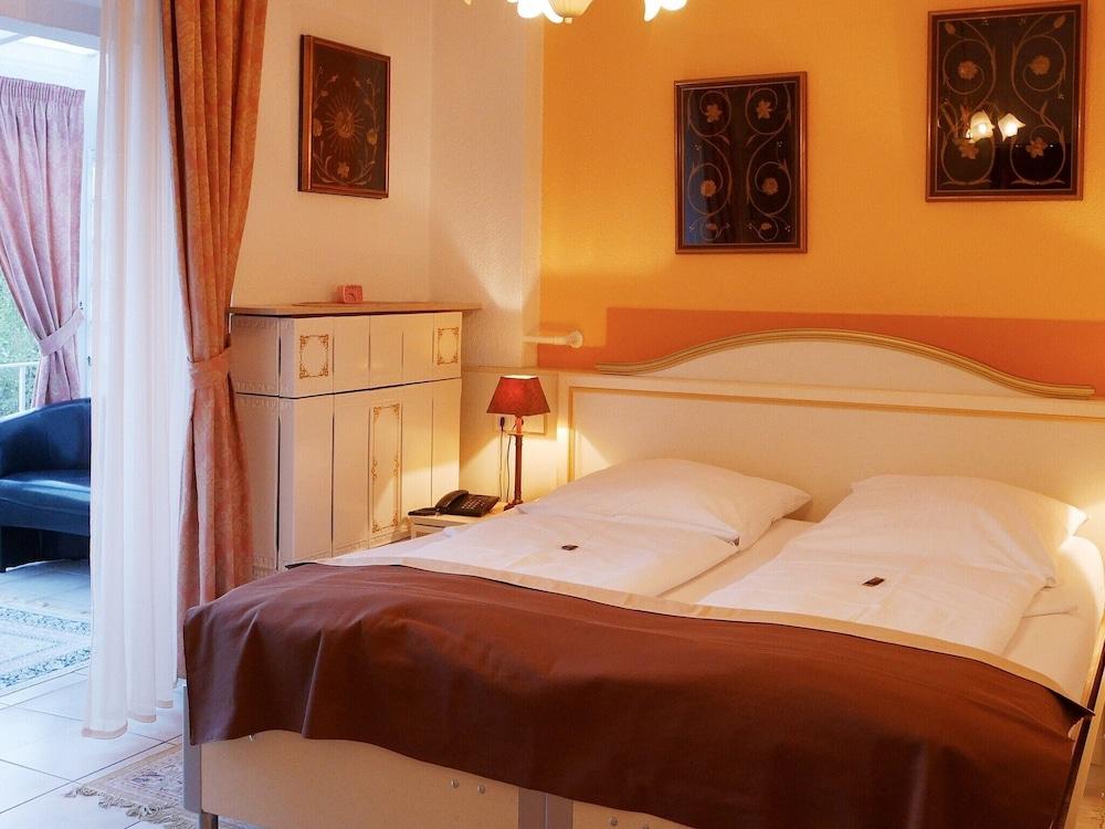 Haus Mooren, Hotel Garni Dusseldorf Luaran gambar