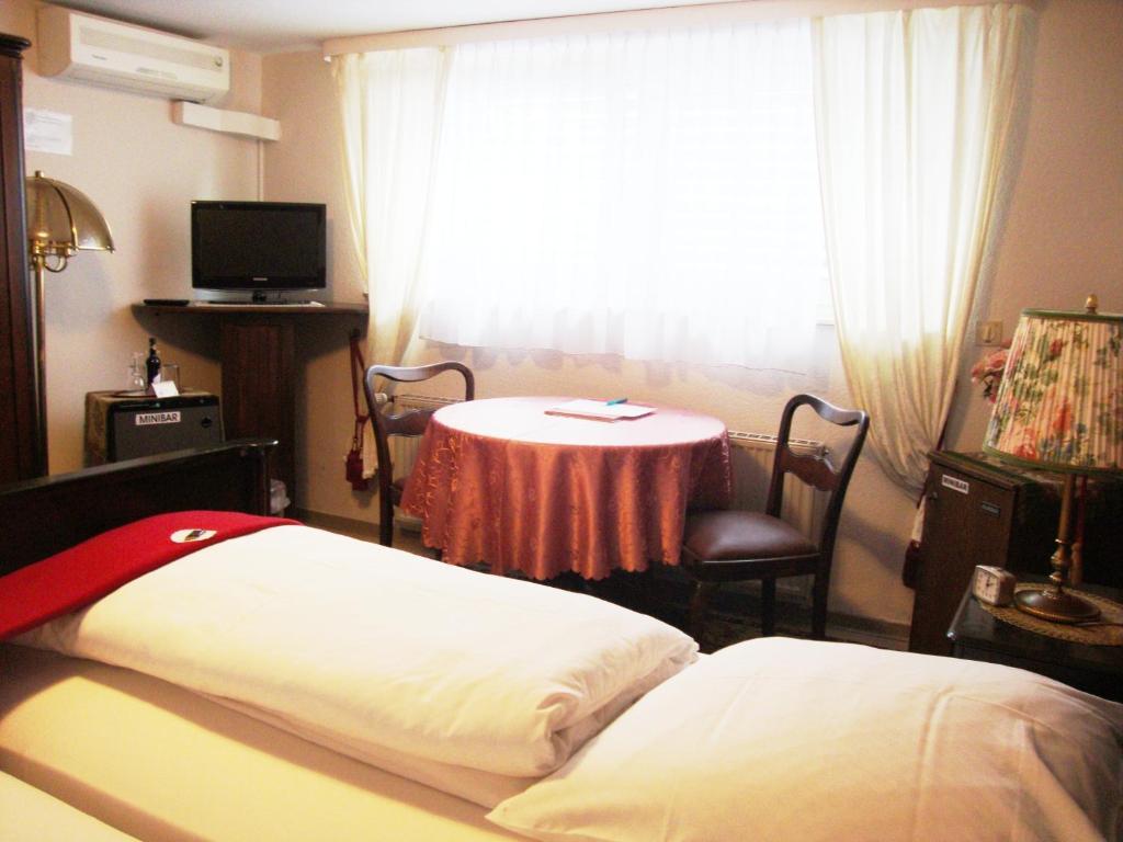 Haus Mooren, Hotel Garni Dusseldorf Bilik gambar